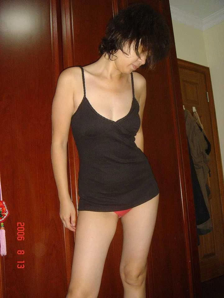大鸡吧插的淫荡少妇哇哇叫，口活非常销魂[26P]