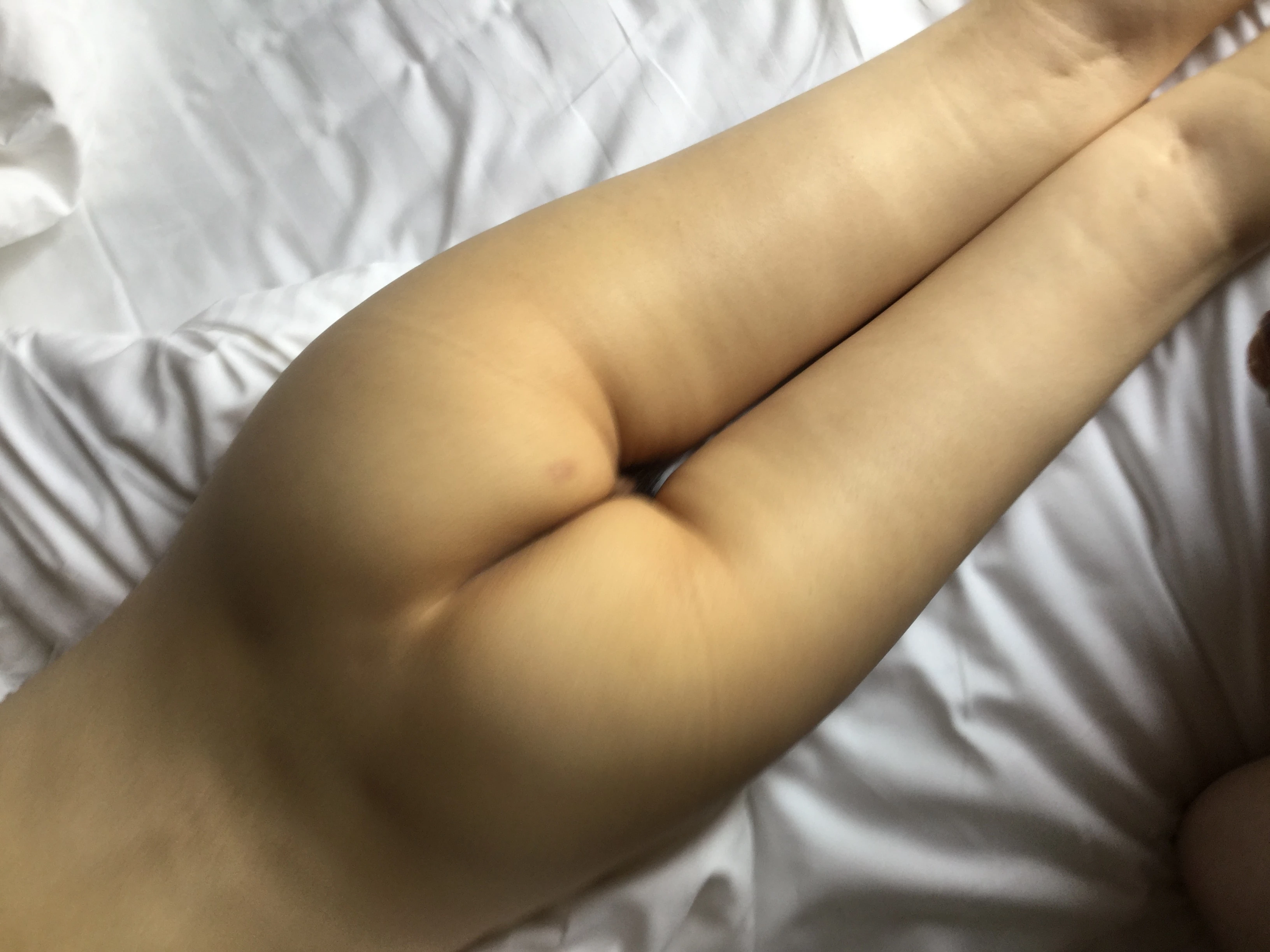 [原创]手势认证，骚老婆从单纯少女到胯下尤物，屁股对着窗外被围观[17P]