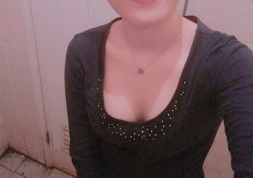 00年的嫩妹，不仅让我成功推倒，还刮了毛，拍了照[27P]