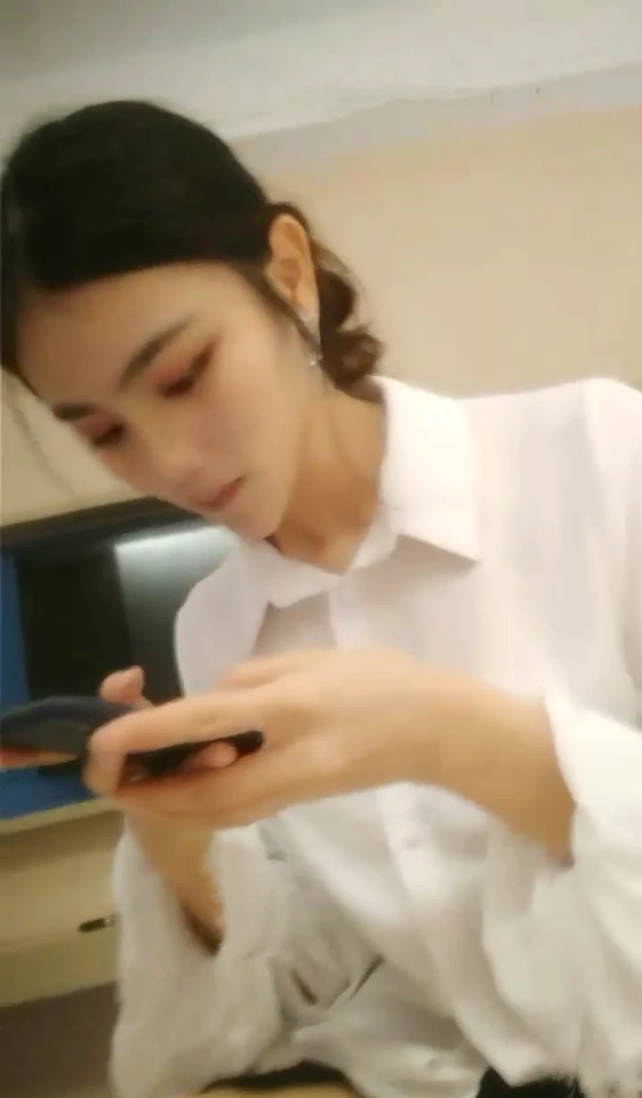 直播约啪五官精致的苗条颜值美眉[13P]