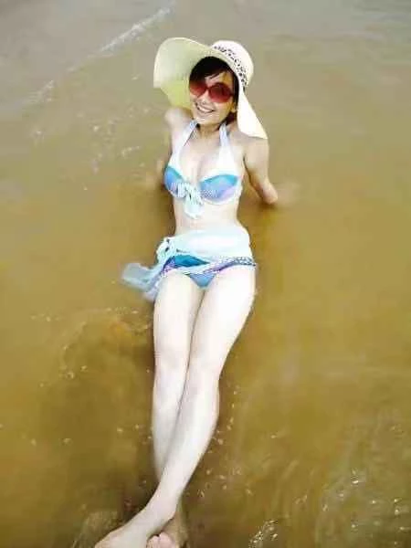 家居少妇露脸自拍[15P]