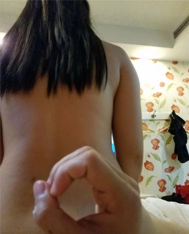 [原创]开放城市的情侣，酒店开房做爱，坐在男生鸡巴上呻吟真是爽哦[21P]