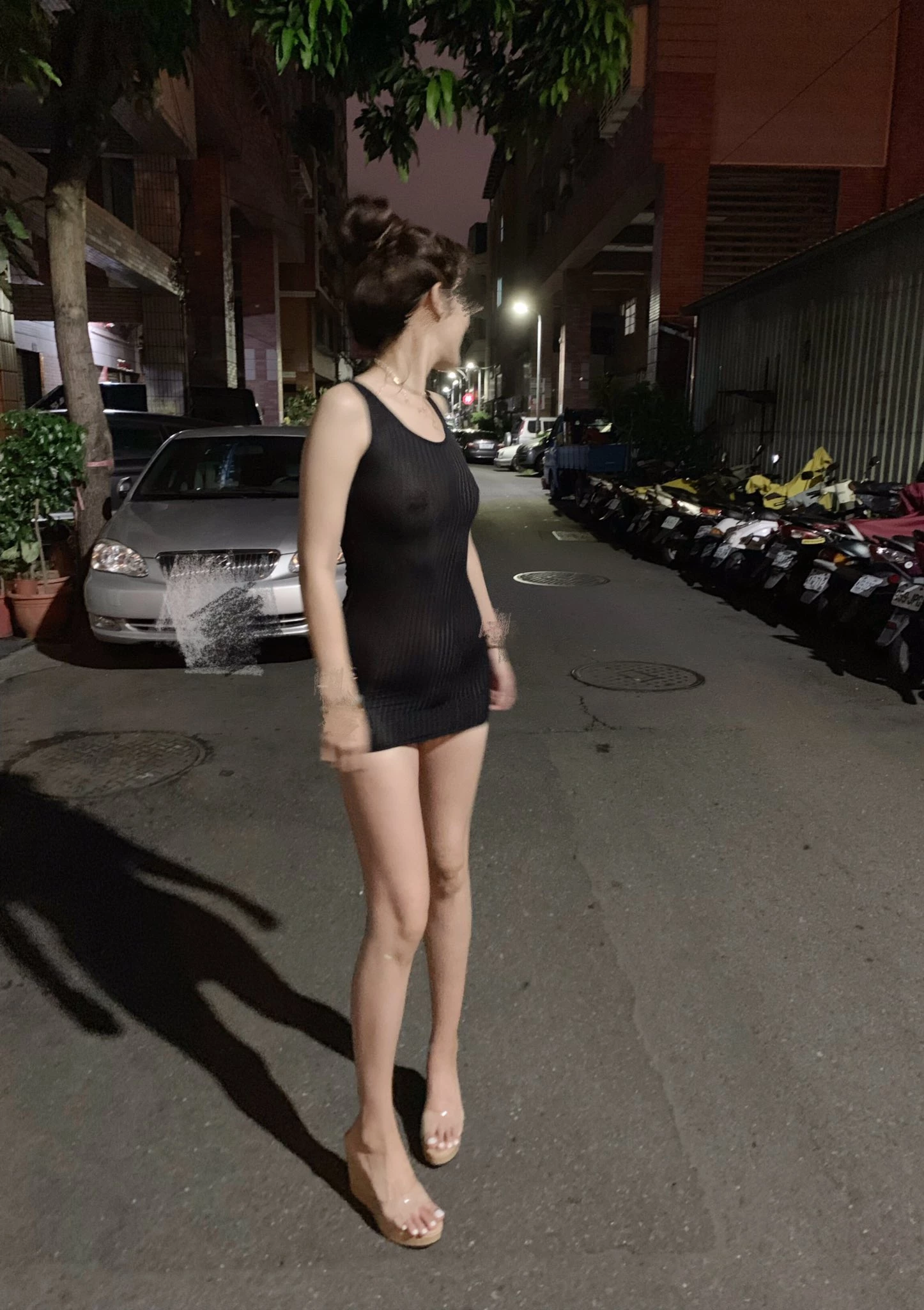 一个笑容甜美的大奶头女孩[21P]