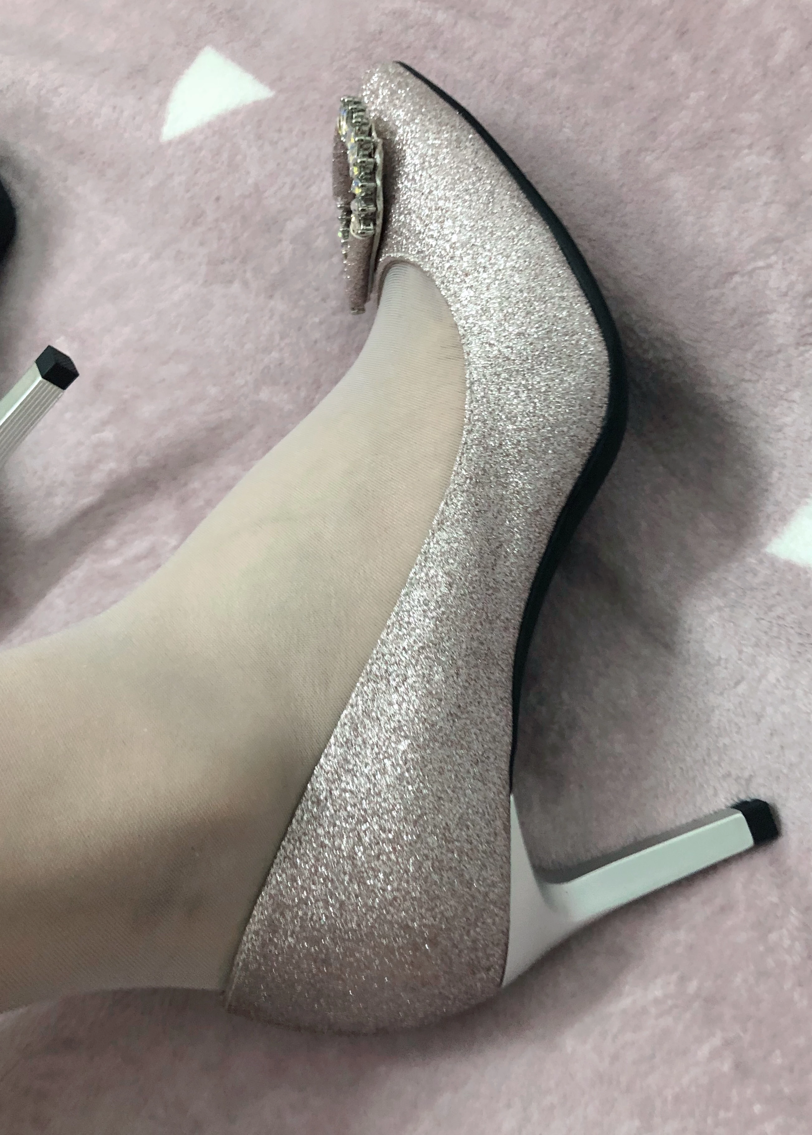[原创]师姐穿着老公新买的高跟鞋跪舔后入，她老公应该万万想不到吧[20P]