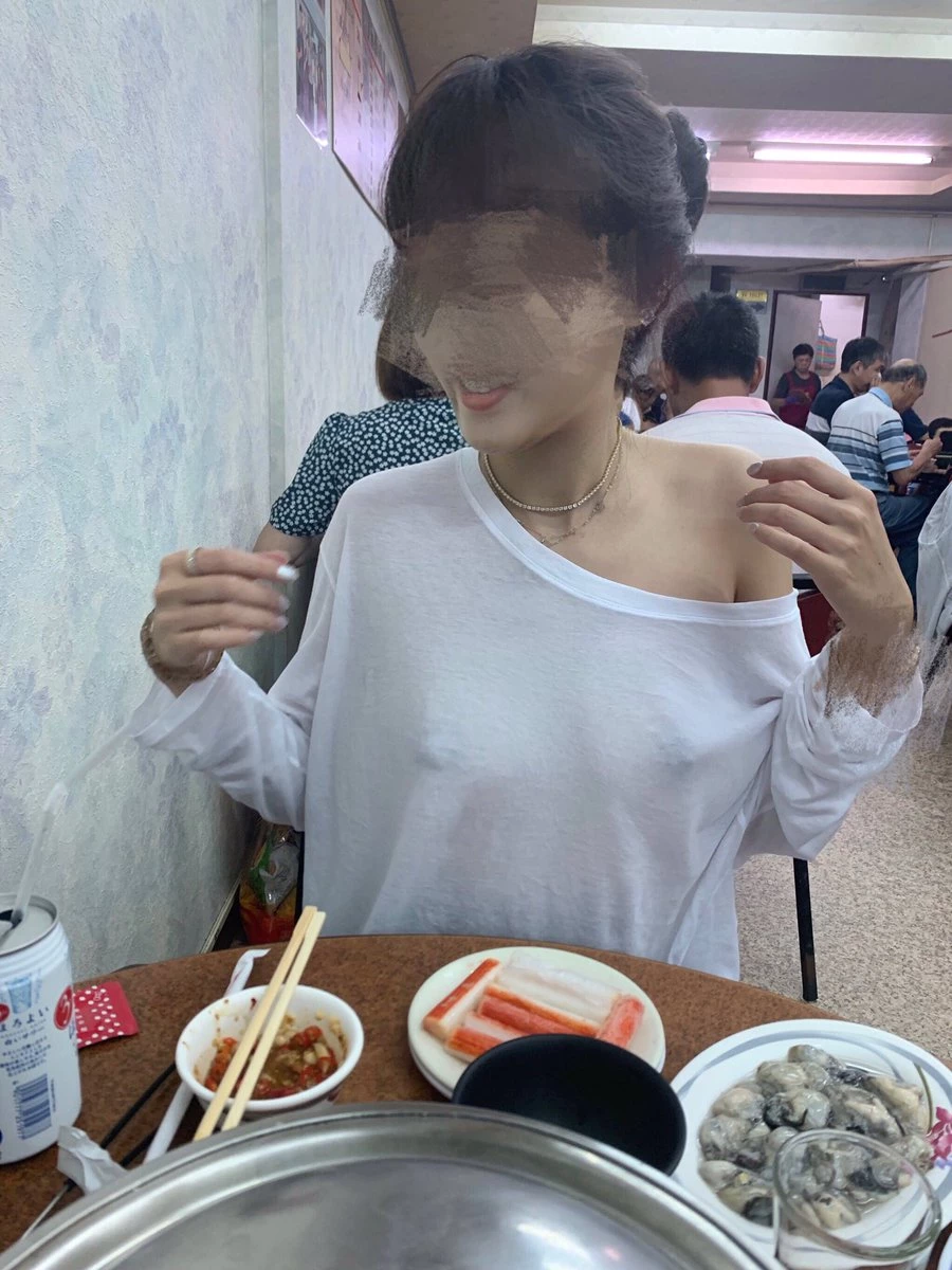 一个笑容甜美的大奶头女孩[21P]