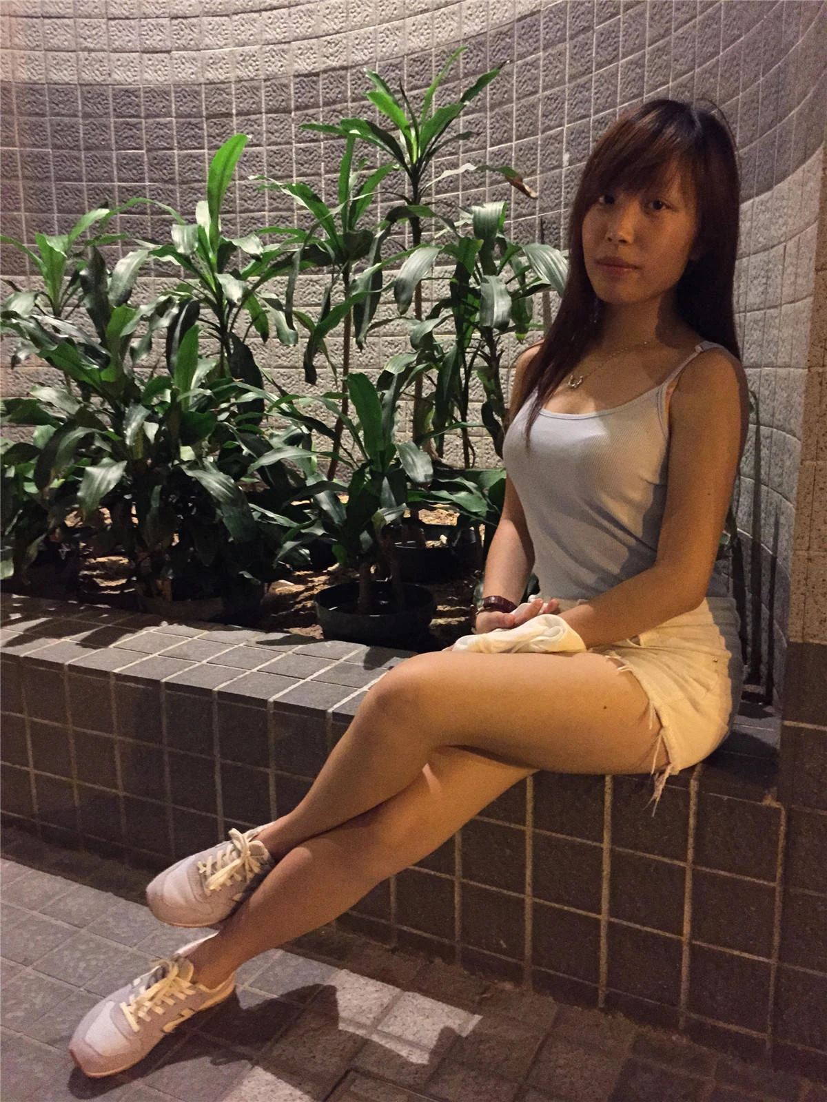 新交了个俏丽小女友，赶紧带到楼下展示下！[49P]