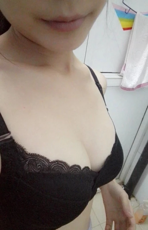 厂妹在洗澡房里自拍裸体求操 [14P]