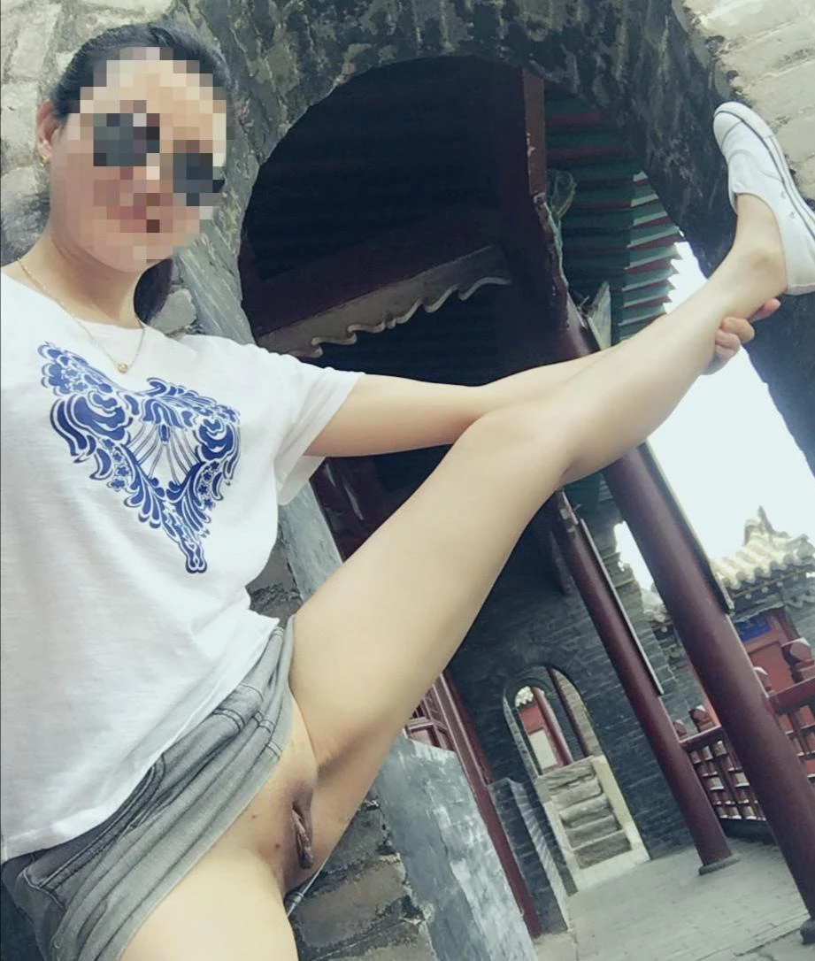 骚老婆早期的露出[14P]