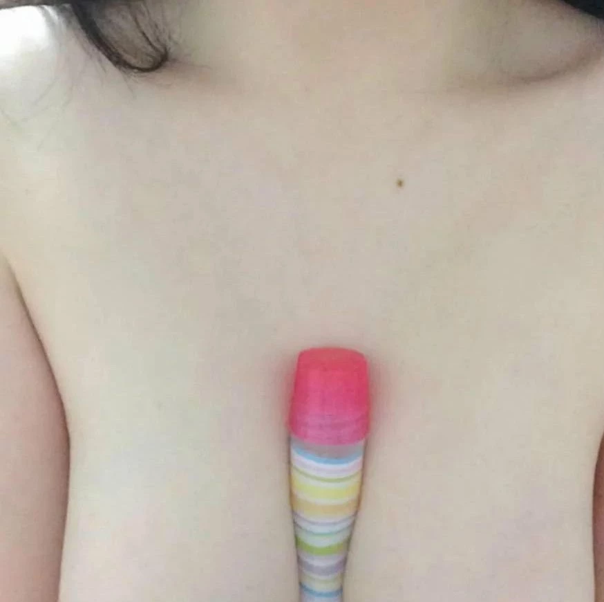她自己偷偷练习乳交的样子真可爱［11P］