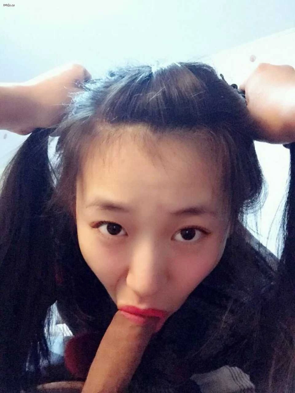 小萝莉乖乖帮爸爸清理棒棒[16P]