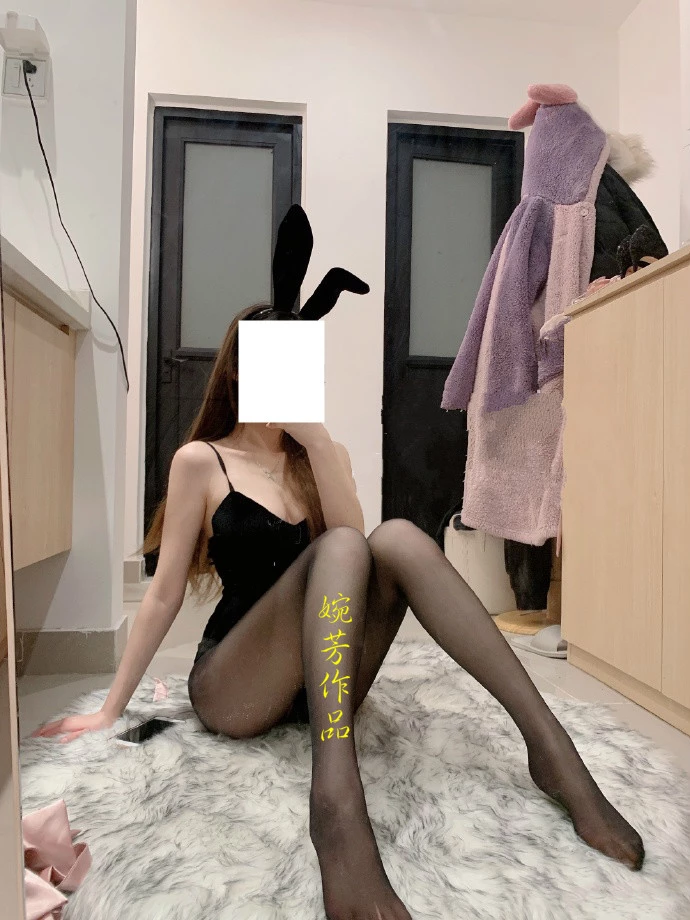 周末来了～想要那个的感觉越来越强烈！而且天好热！只想脱光光～只为分享美好的肉体给哥哥[13P]