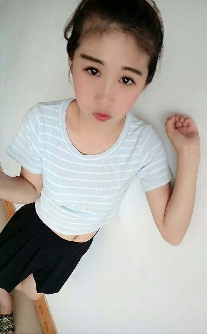 骚女的日常展现自拍[12P]