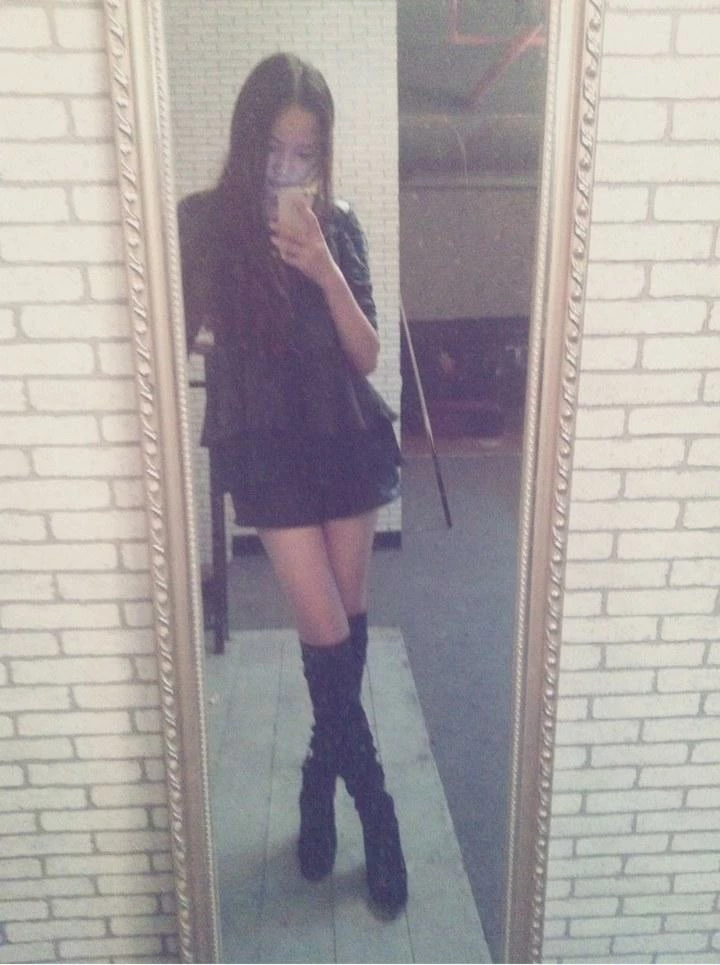 兼职车模的女大学生隐私照片 [12P]