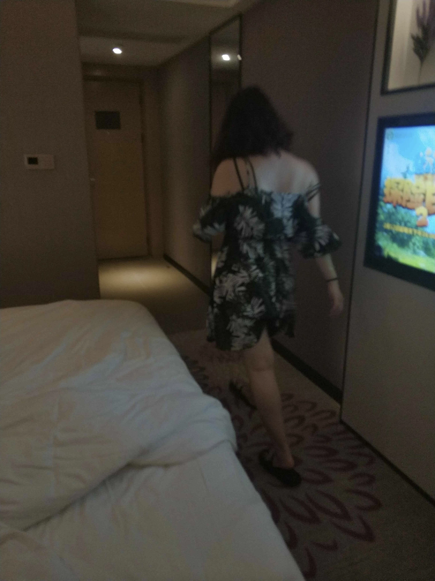 刚毕业的学妹一个月五千块钱随叫随到[10P]