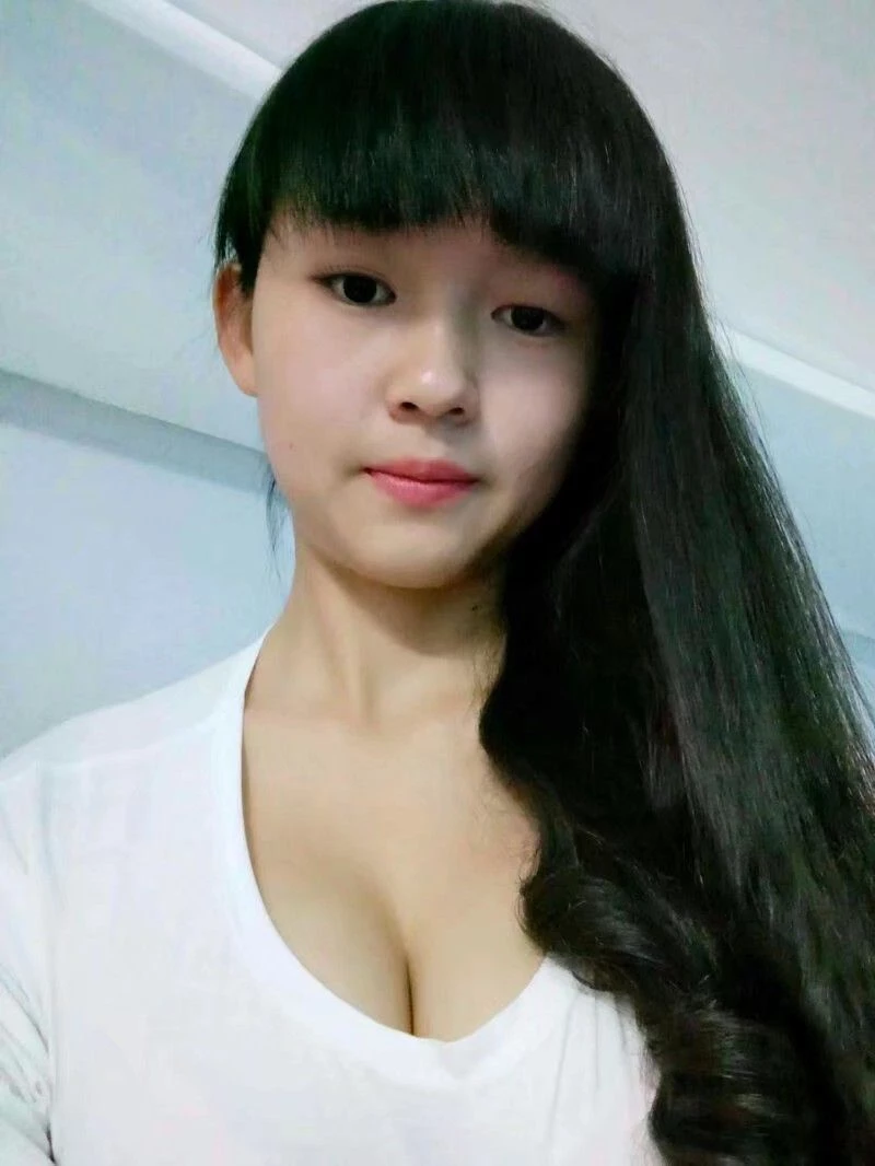 巨乳 大一新生的淫乱性福生活[39P]