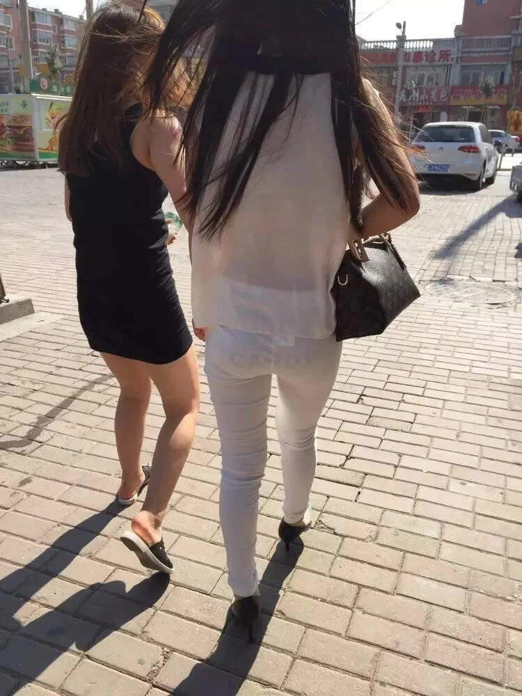 大龄单身女同事喜欢吃精液[18P]