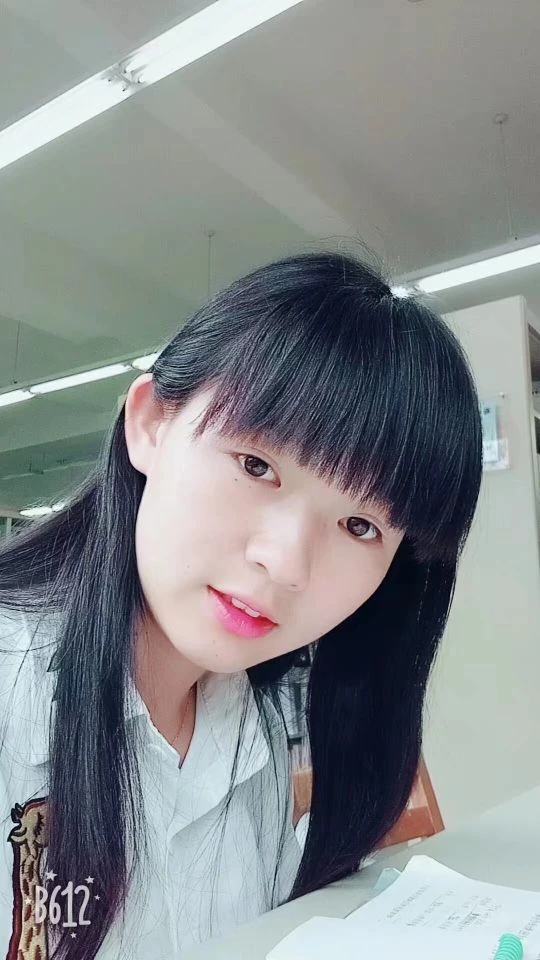 巨乳 大一新生的淫乱性福生活[39P]