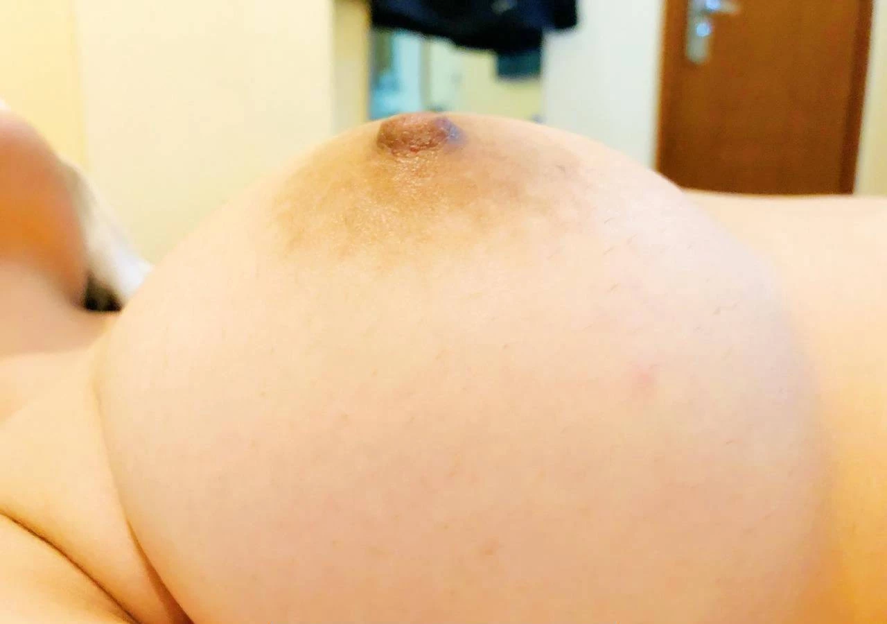 懒女友脱光在床上等着棒棒去操她[12P]