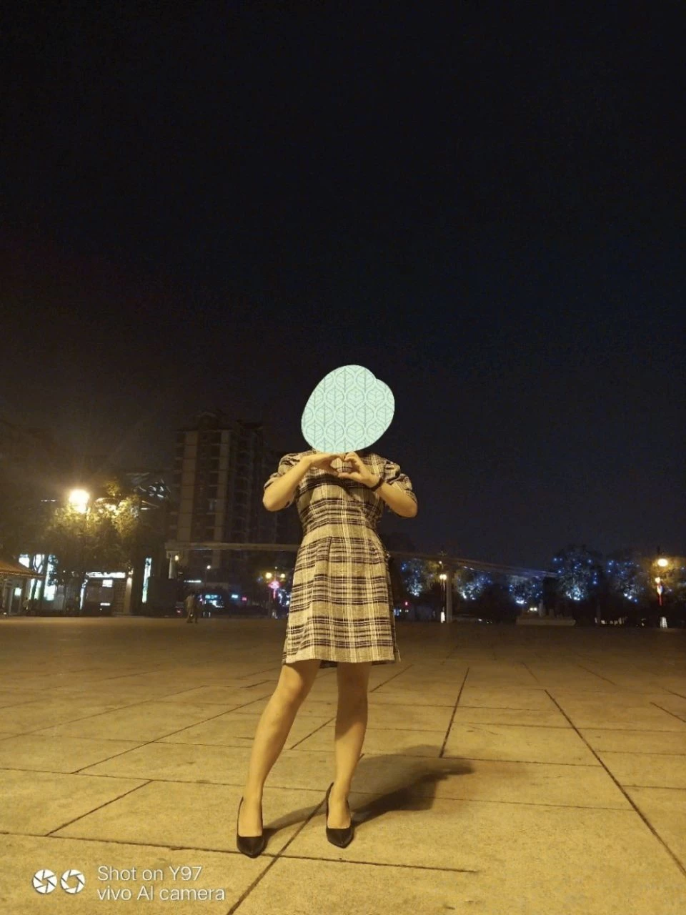 喜欢外露的骚母狗[17P]