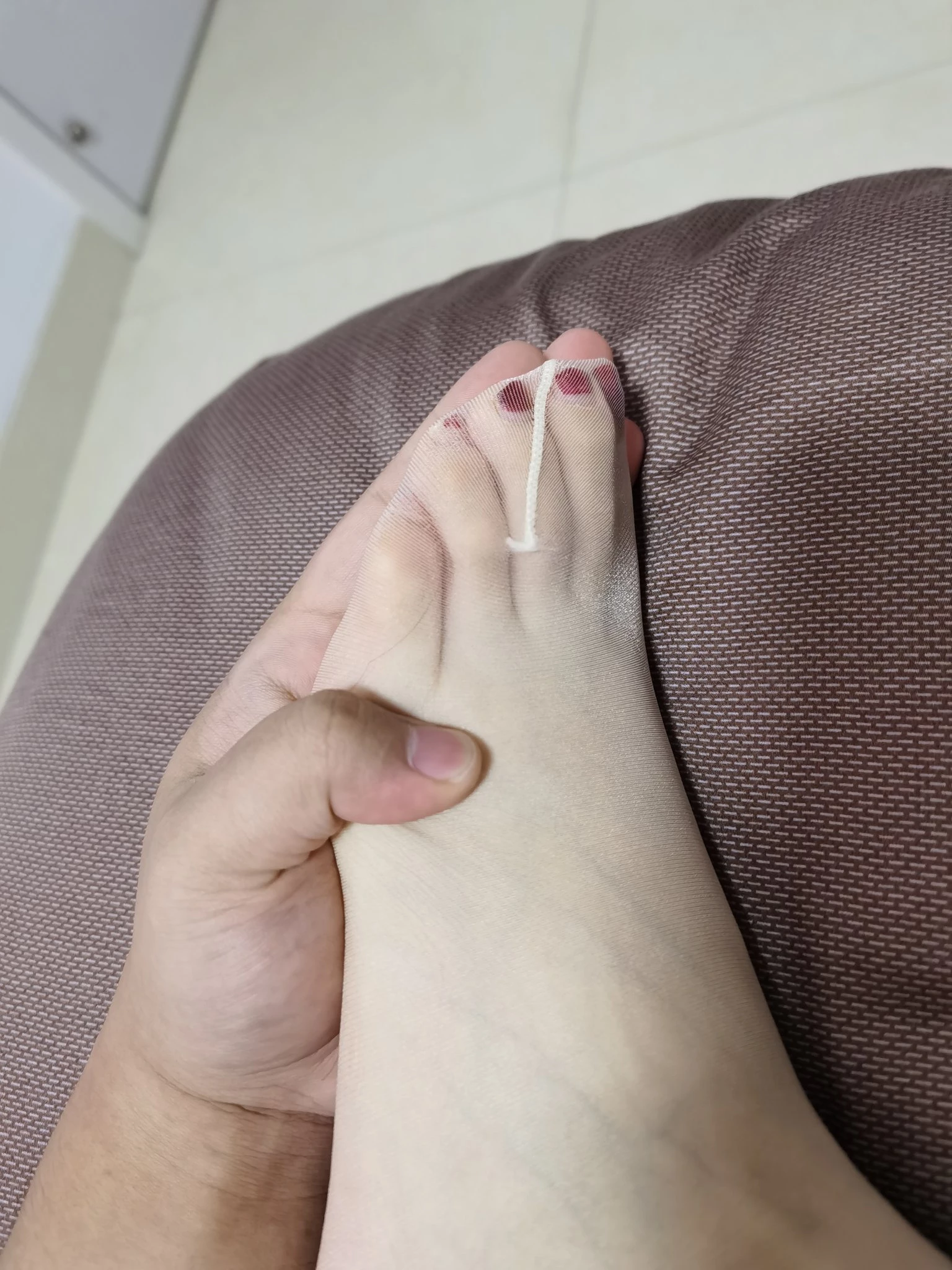 第一次参加换妻，骚妻被强制固定操，射得满满的[10P]