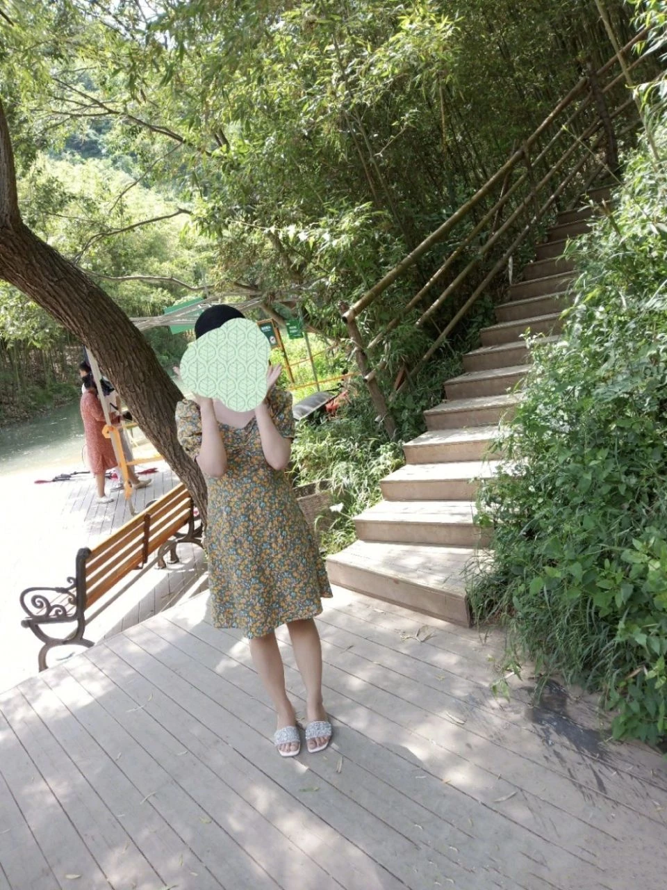 喜欢外露的骚母狗[17P]