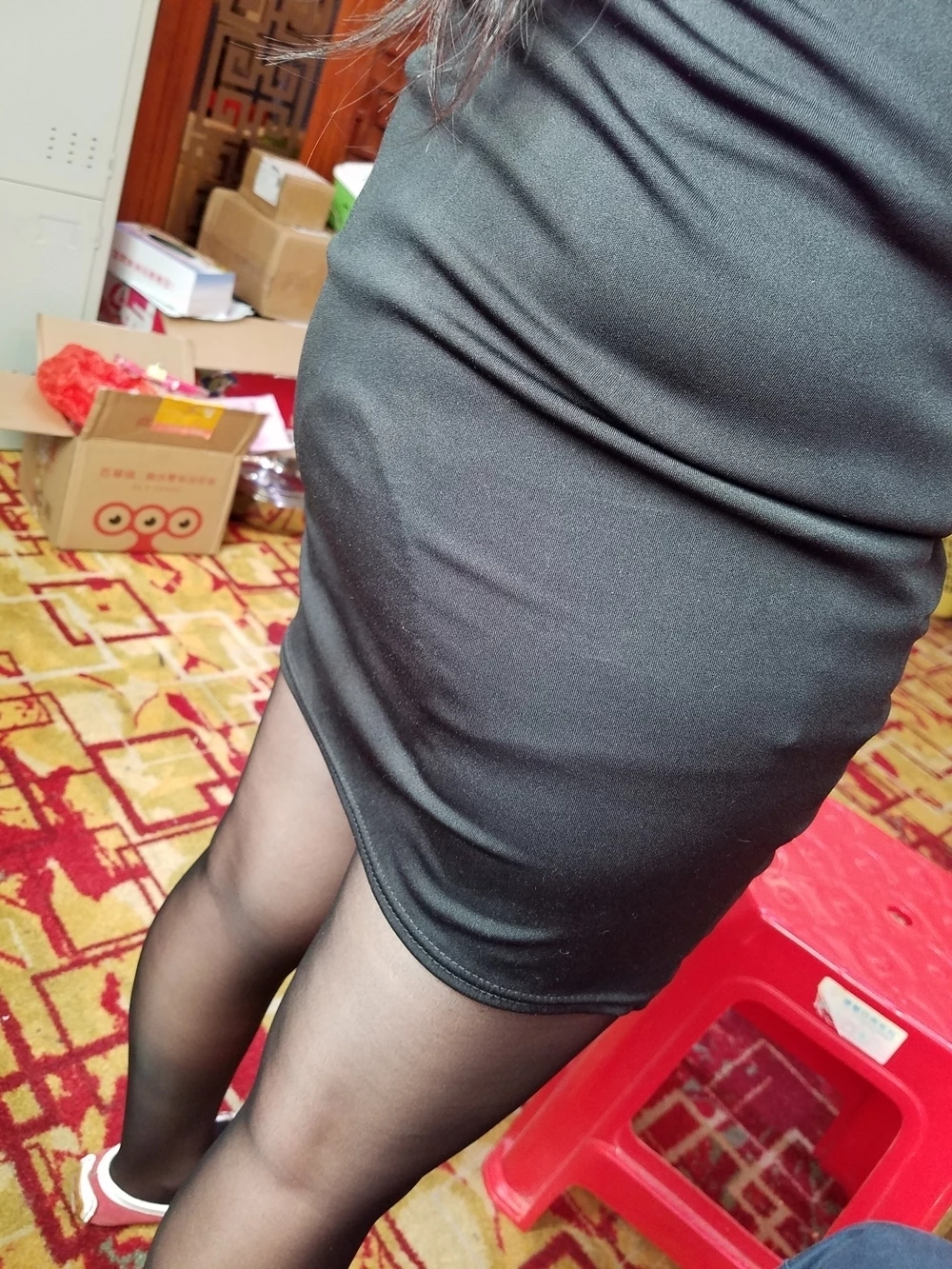 上班穿开档丝袜丁字裤坦胸露乳的小骚货，露脸[22P]