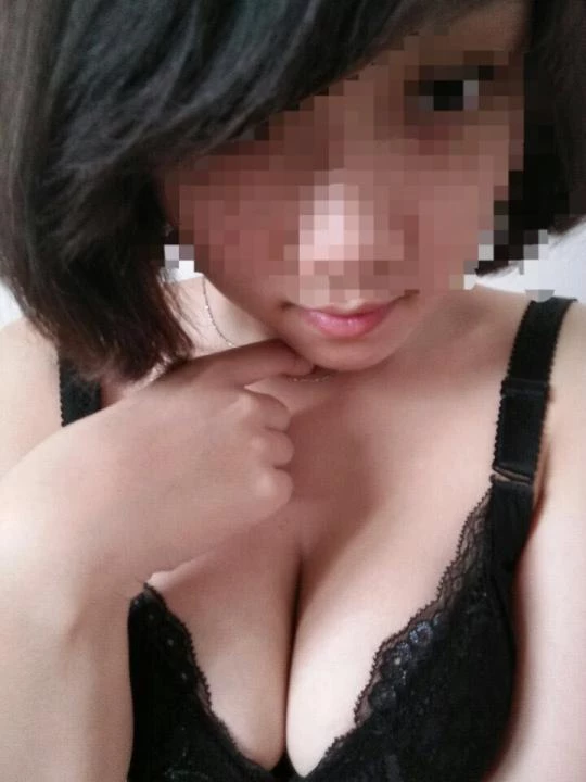 骚逼女友 拍照秀肉感身材 怎幺样 [14P]