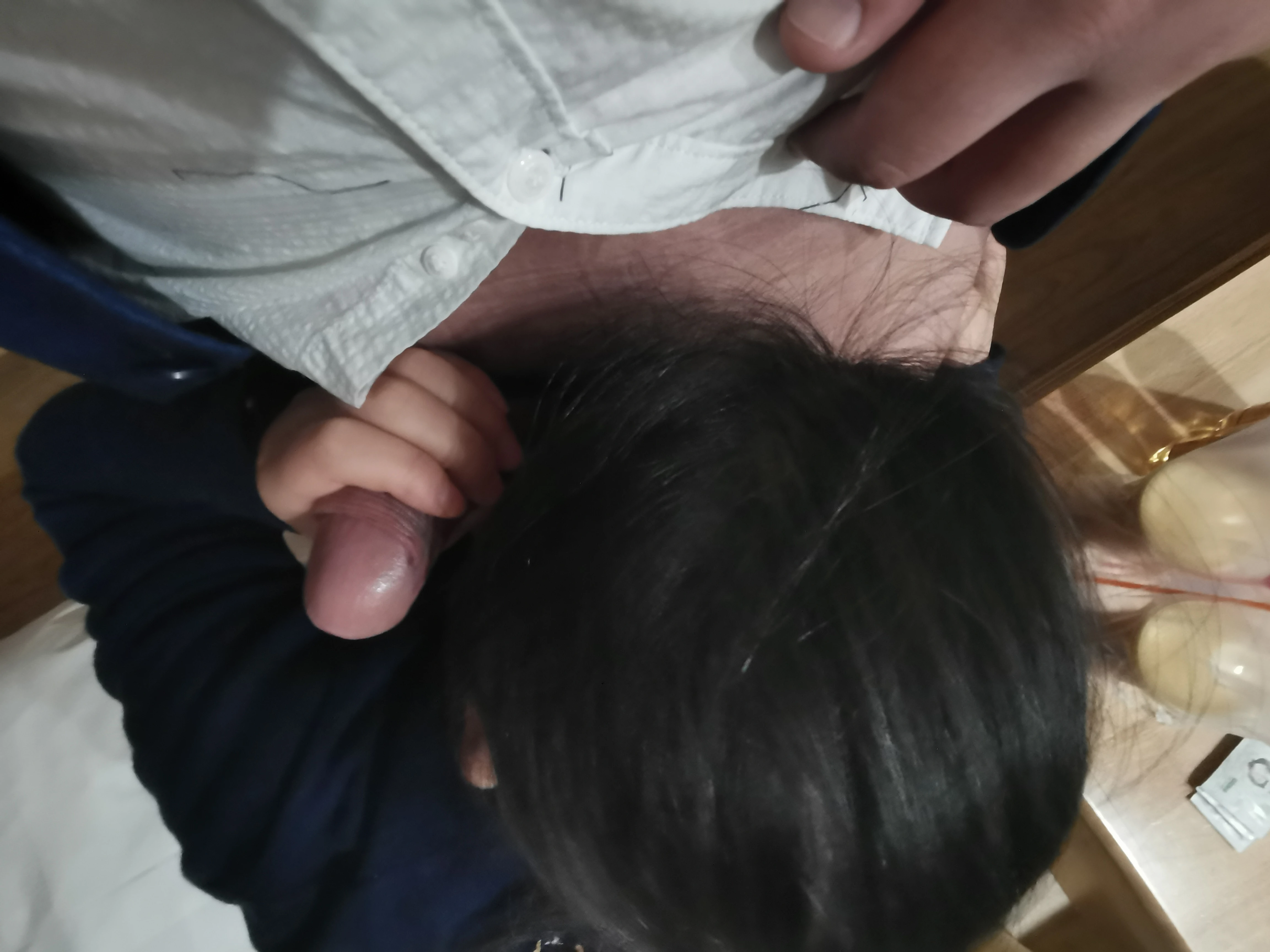 [原创][申精][炮友手势验证]鲜嫩馒头逼，深喉，舔肛，内射震动棒加持！看逼不硬直播剁屌[20P]