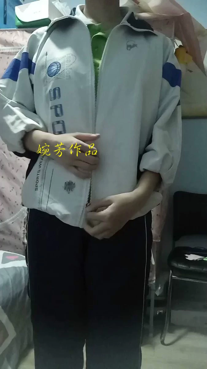 看来哥哥很喜欢穿校服的骚货妹妹!那就脱了校服给哥哥看[16P]