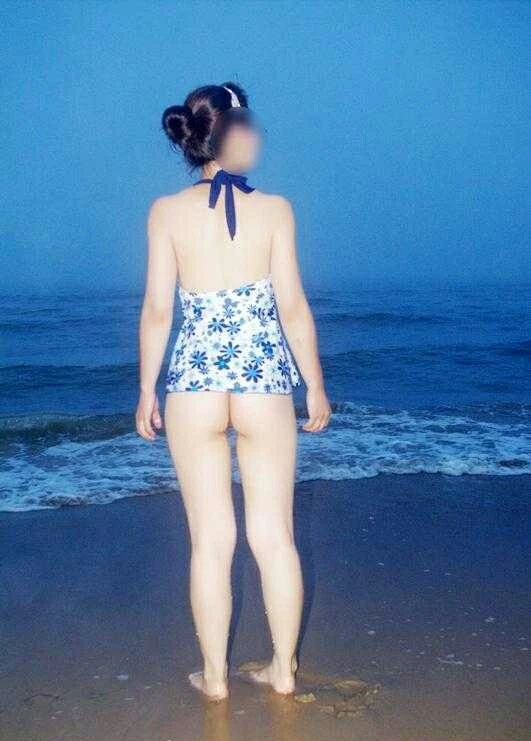 海滩游玩 趁着没人 大胆露一下 [25P]