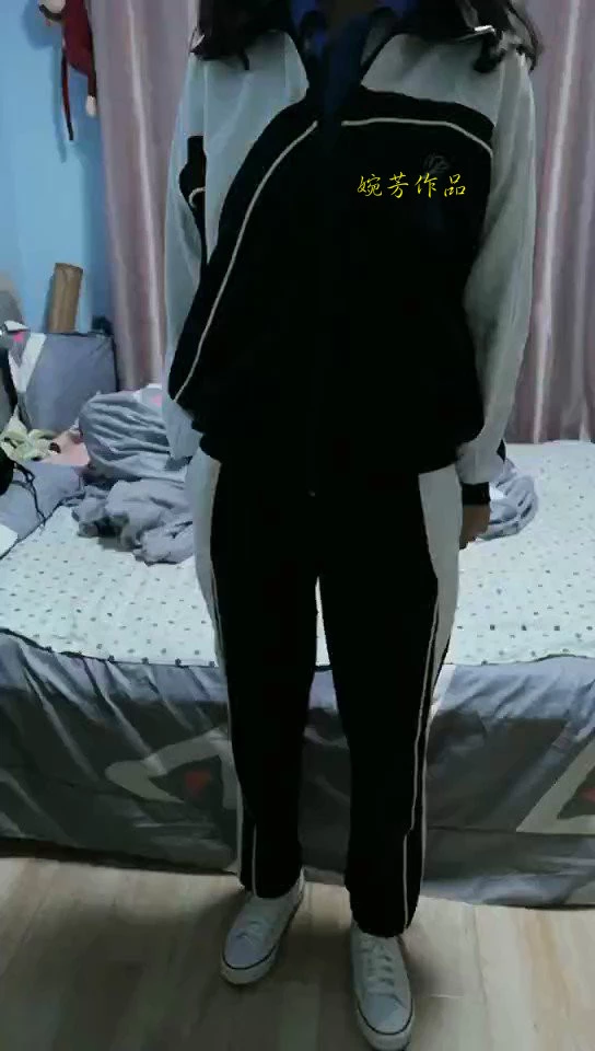 看来哥哥很喜欢穿校服的骚货妹妹!那就脱了校服给哥哥看[16P]