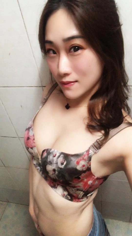 少妇美乳 看着就骚的不行 [31P]