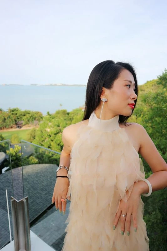 骚妇不好好游泳乱脱衣服[21P]