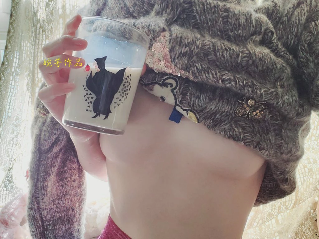 大姨妈快要来了，咪咪好胀呀！欣赏一下干净的小bb吧[14P]