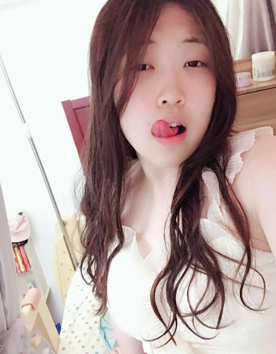 看她的贱样，你想不想用大鸡巴惩罚她[10P]