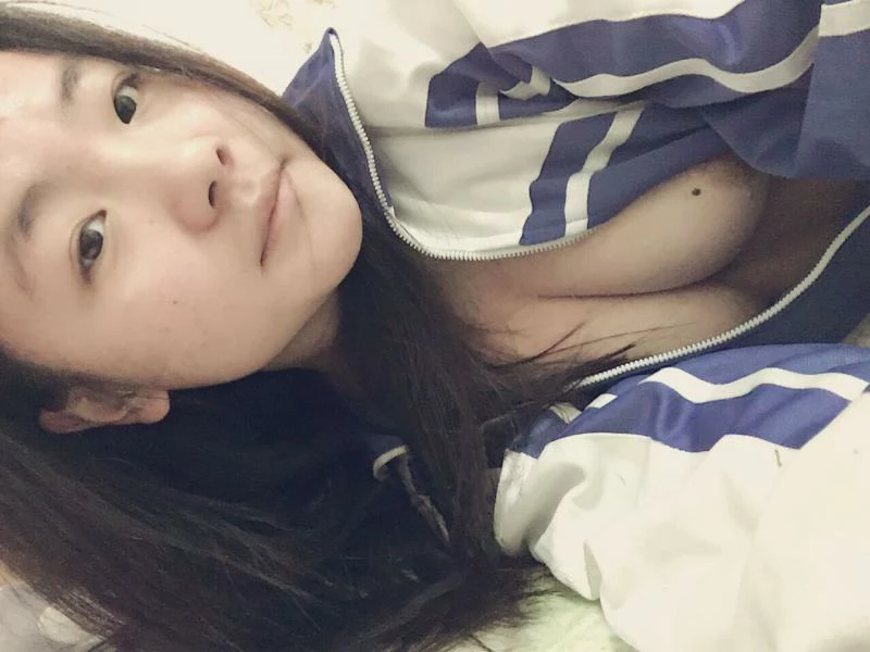 面嫩的女生换上高中的校服 让挺而不坚的我立马满血爆硬 [15P]