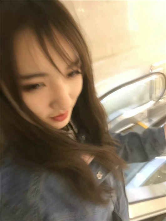 小妮子胆儿挺大 又会玩又会舔 [10P]