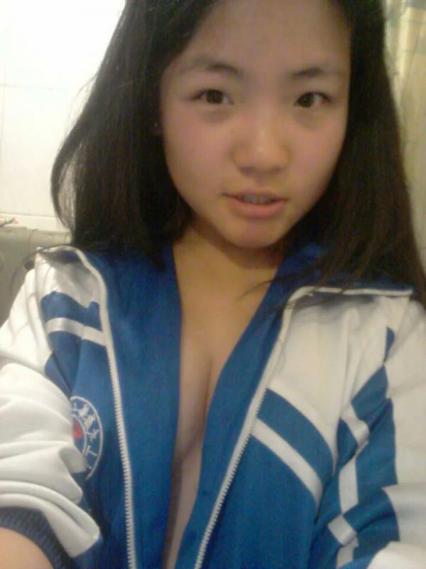 面嫩的女生换上高中的校服 让挺而不坚的我立马满血爆硬 [15P]