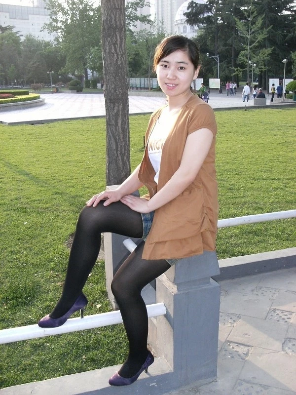 掰逼女神黑丝露脸展示就是爽-01[100P]