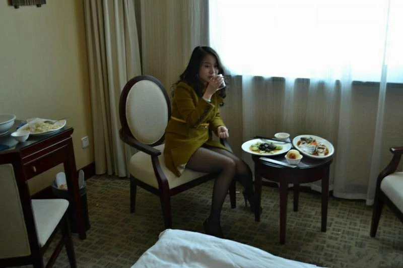 露脸浪女淫乱酒店客房 [16P]