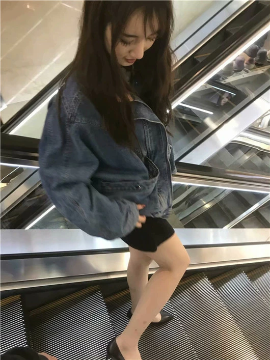 小妮子胆儿挺大 又会玩又会舔 [10P]