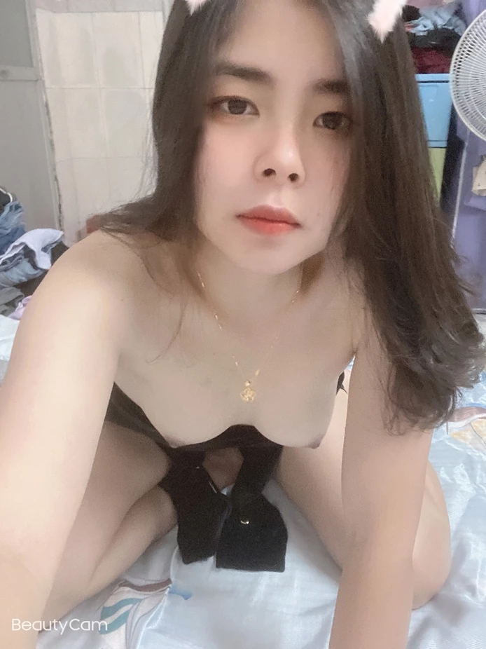颜值高身材棒的小姐姐喜欢带眼睛颜射[16P]