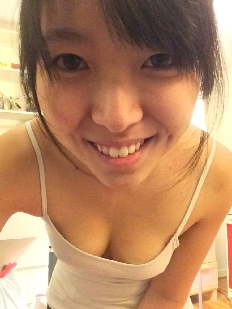 大学女友寒假打工还不忘自拍满足我[36P]
