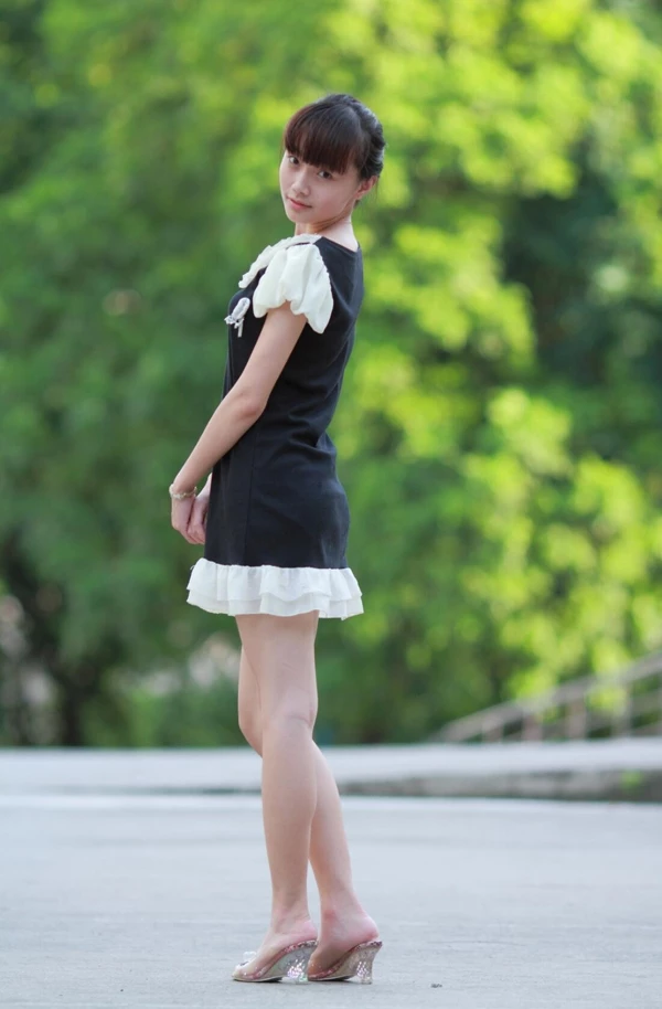 可惜了天真可耐的妹子也成了淫荡小娇娃[19P]