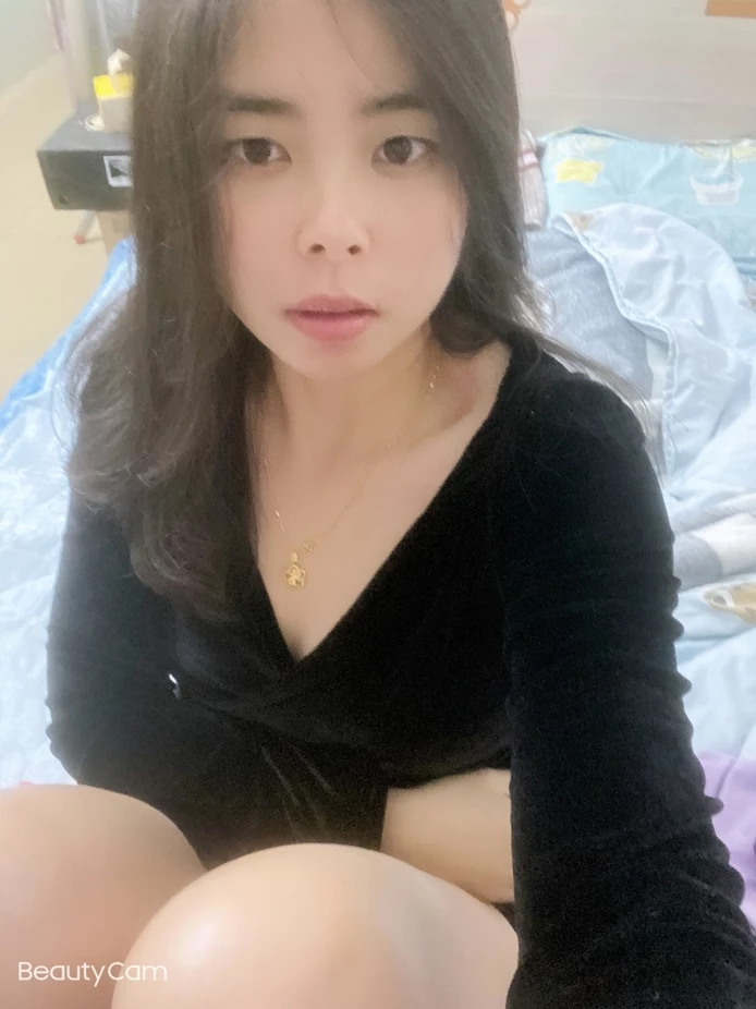 颜值高身材棒的小姐姐喜欢带眼睛颜射[16P]
