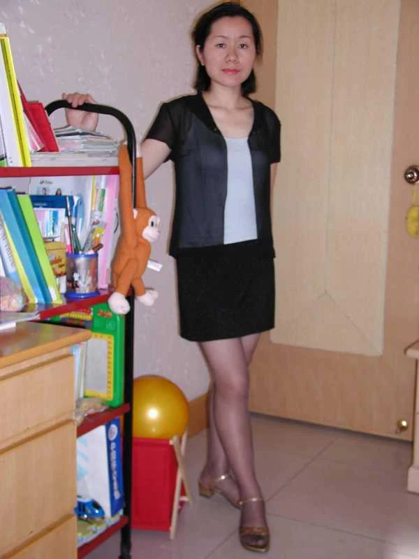 约炮意外约到自己的语文老师，强行内射 [20P]