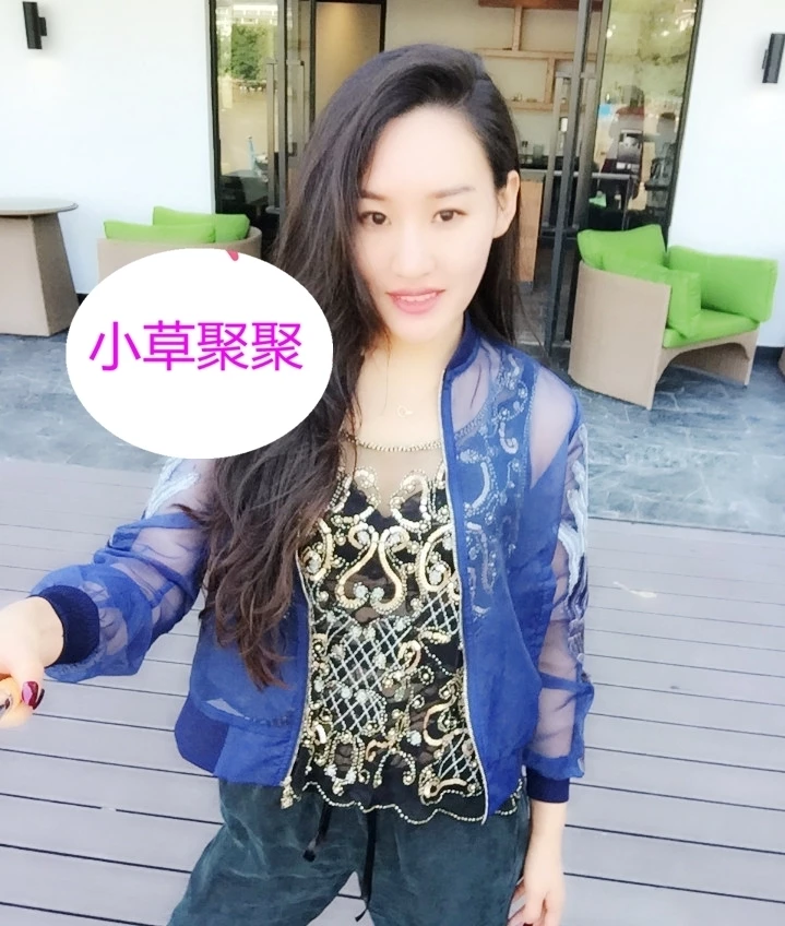 曝光一个和闺蜜在KTV玩多人运动的骚货[26P]