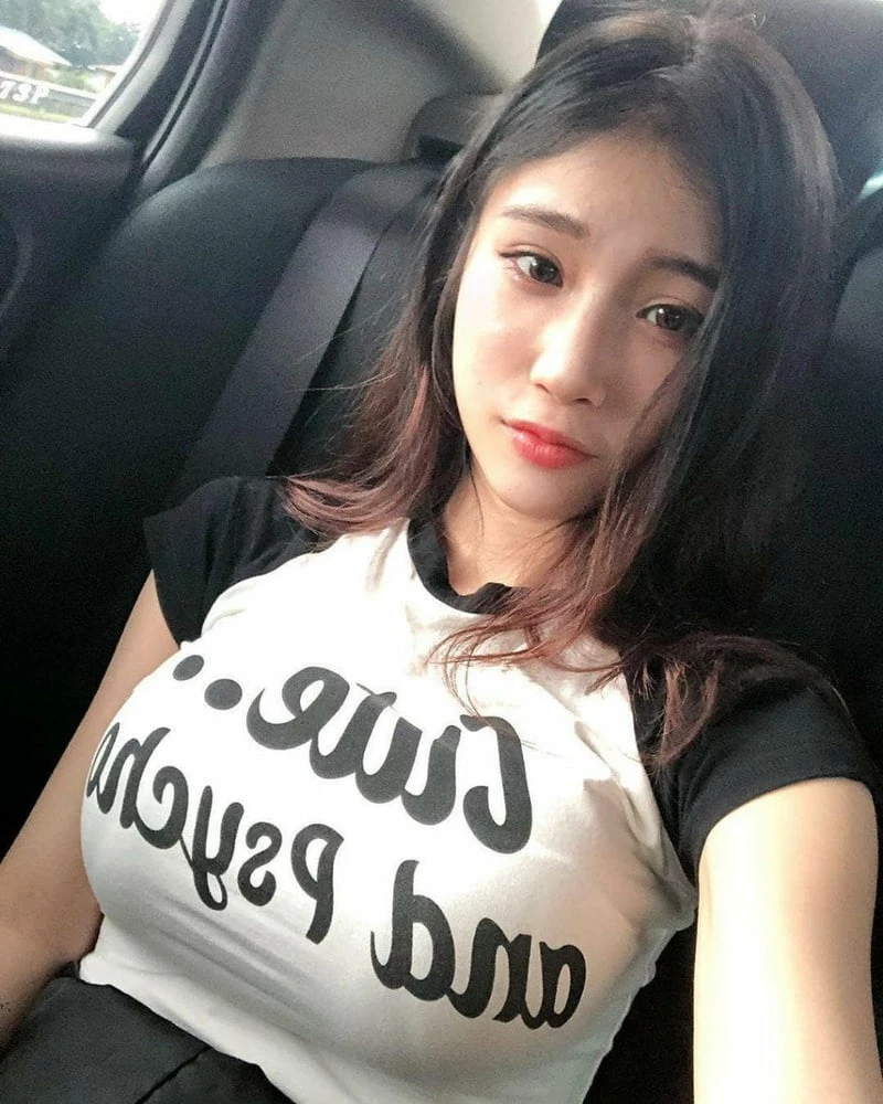 混血妹子化妆间自拍[26P]