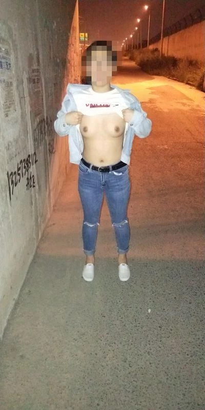 地铁站边小树林玩耍[10P]