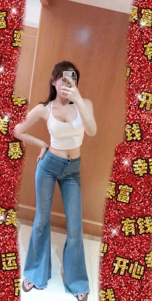 给大家展示一下曾经包养的小骚货[23P]
